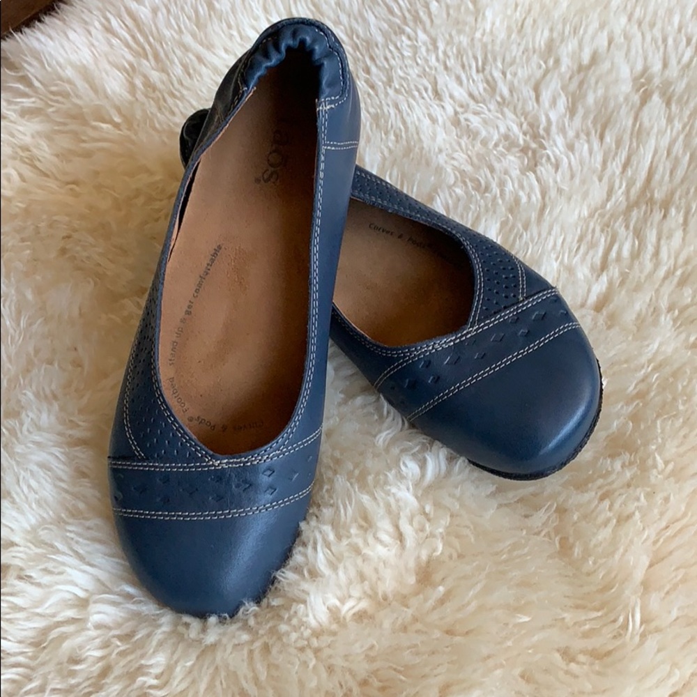Taos navy size 37 like new